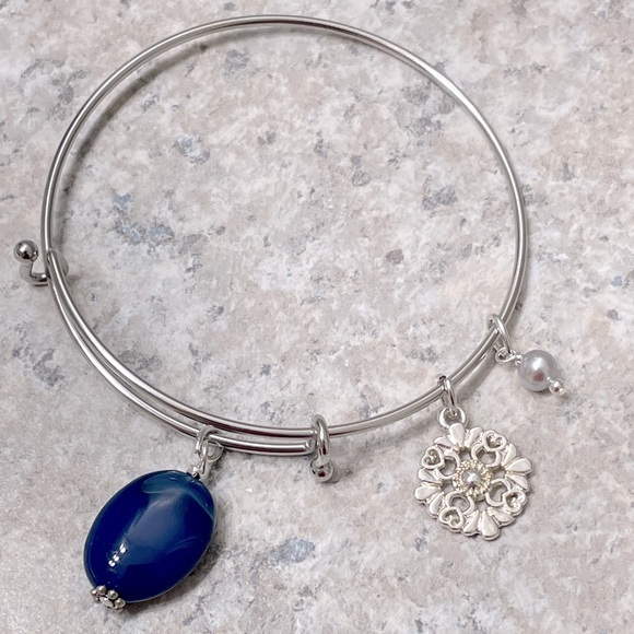 Dyed Blue Agate Charm Bracelet - Picture 7 of 8